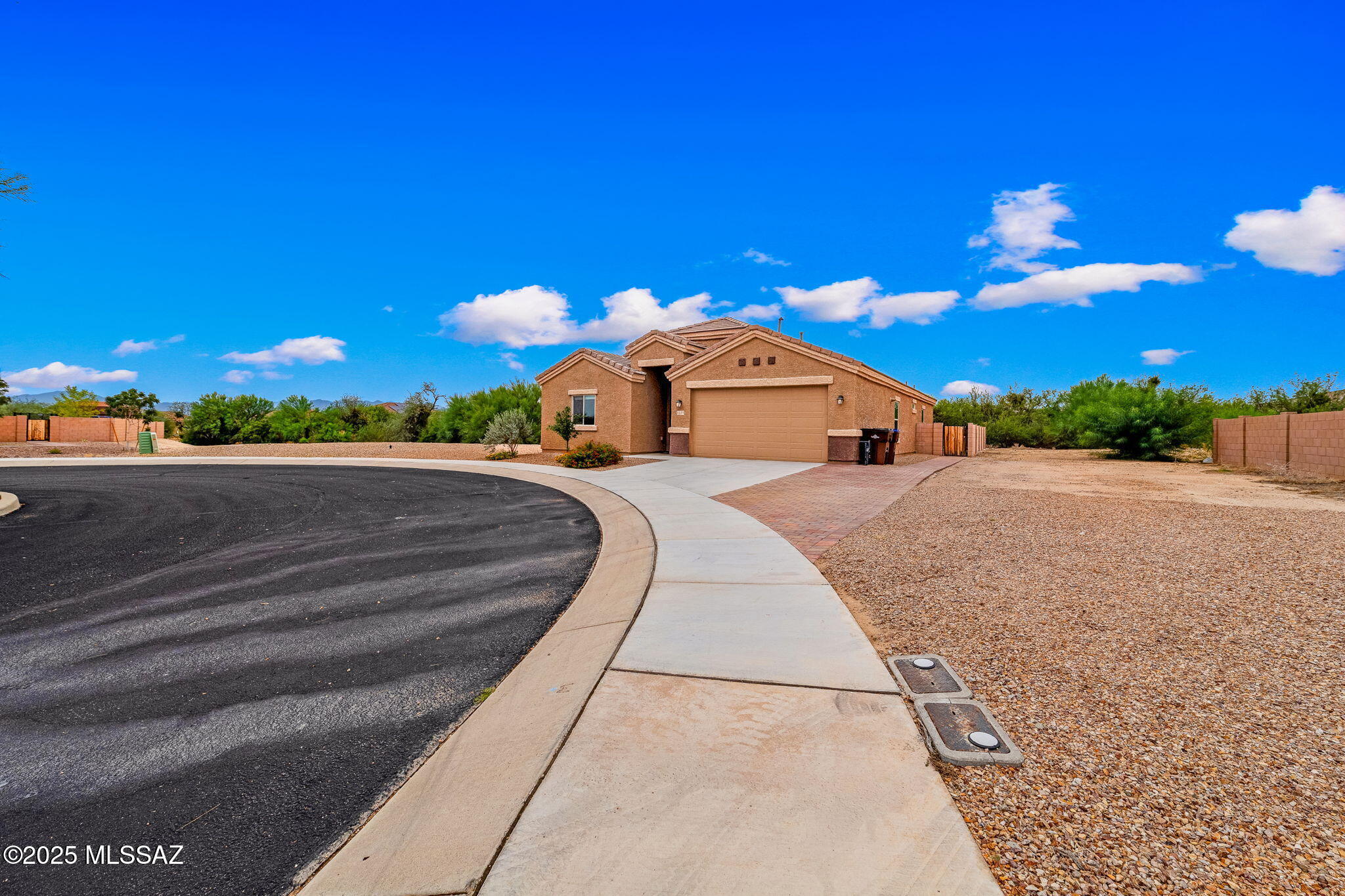 1121 W Meadow Groves Place