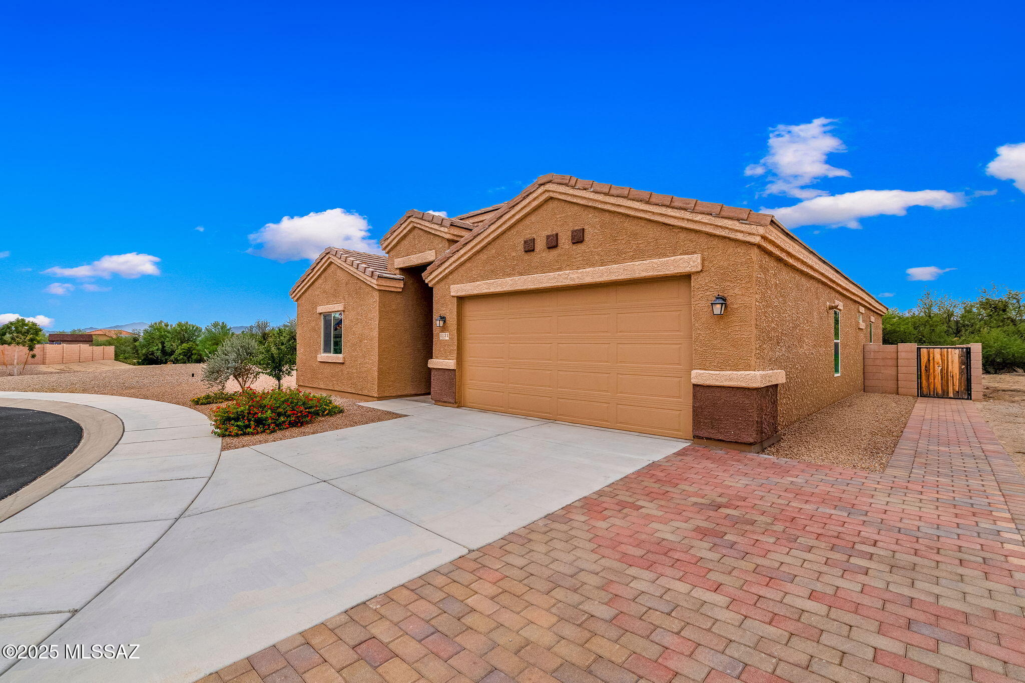 1121 W Meadow Groves Place