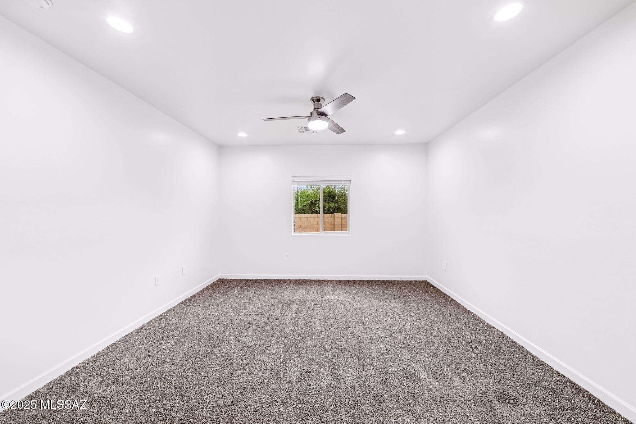 1121 W Meadow Groves Place