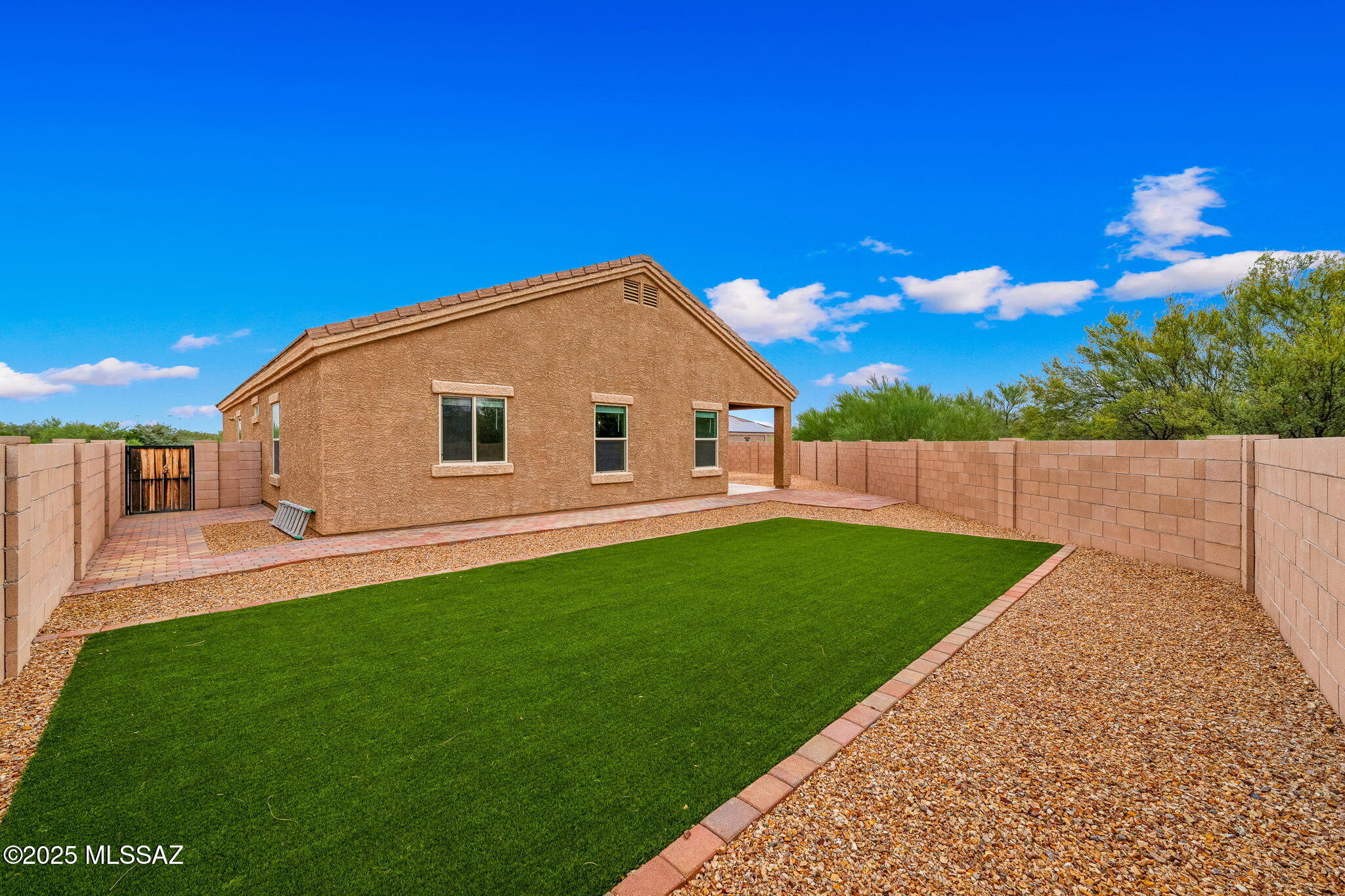 1121 W Meadow Groves Place