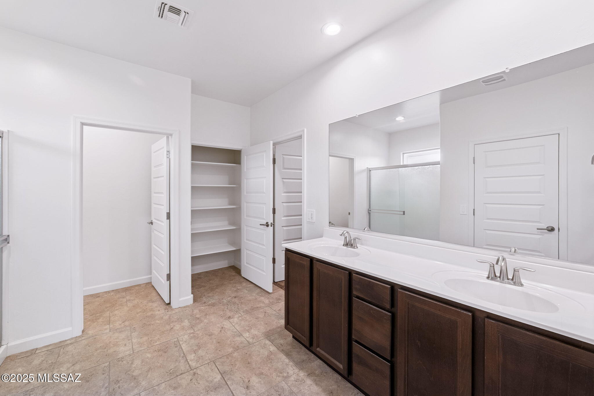 1121 W Meadow Groves Place