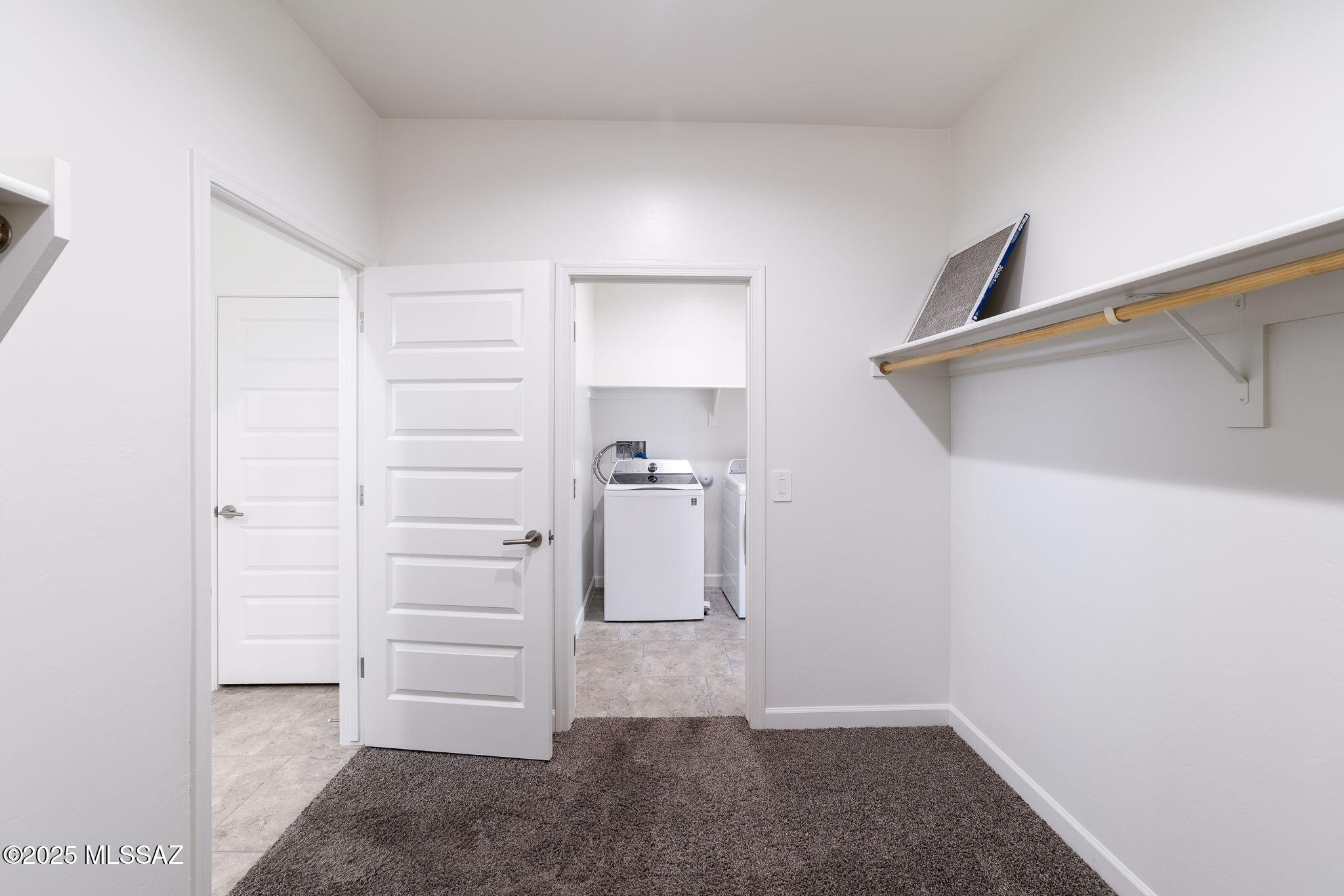 1121 W Meadow Groves Place