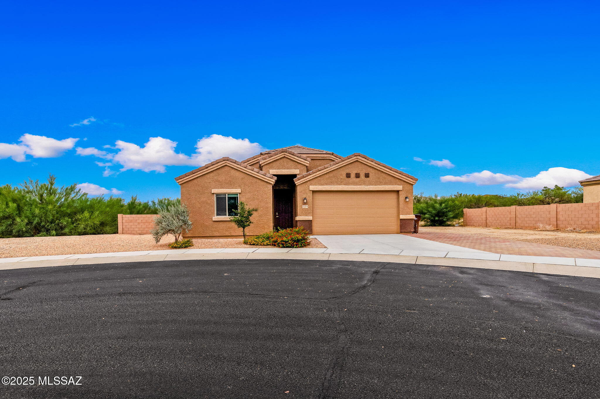 1121 W Meadow Groves Place