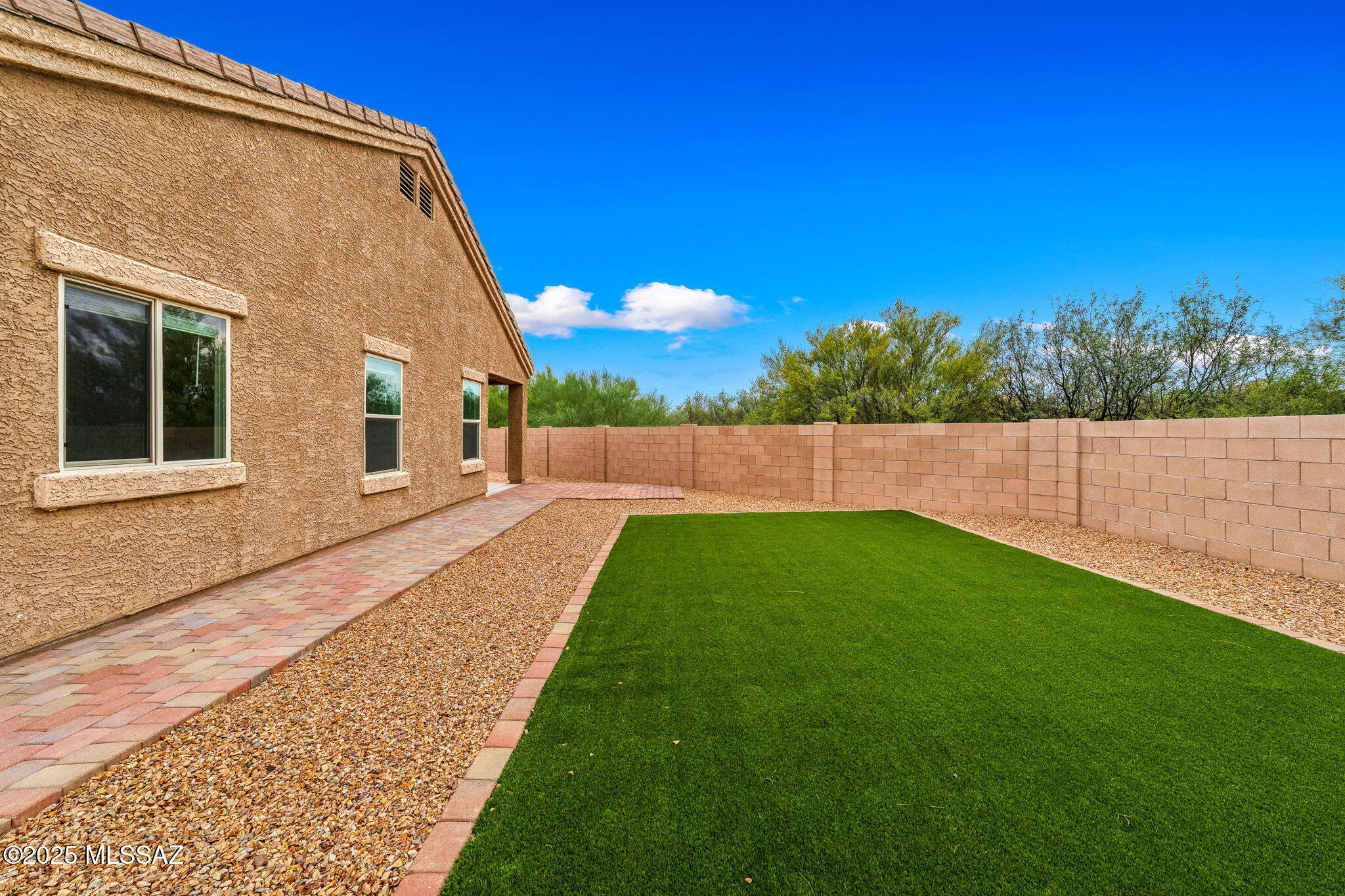 1121 W Meadow Groves Place