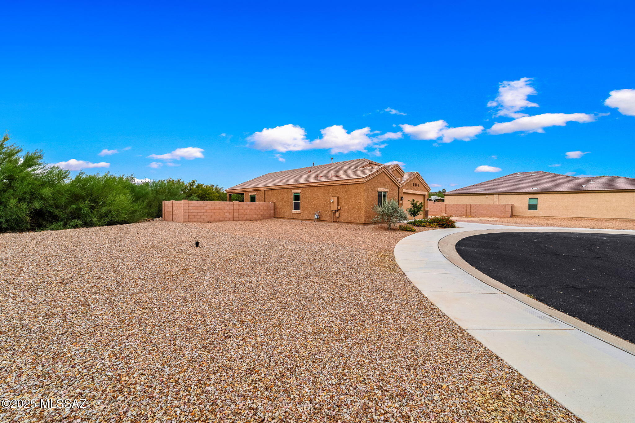 1121 W Meadow Groves Place