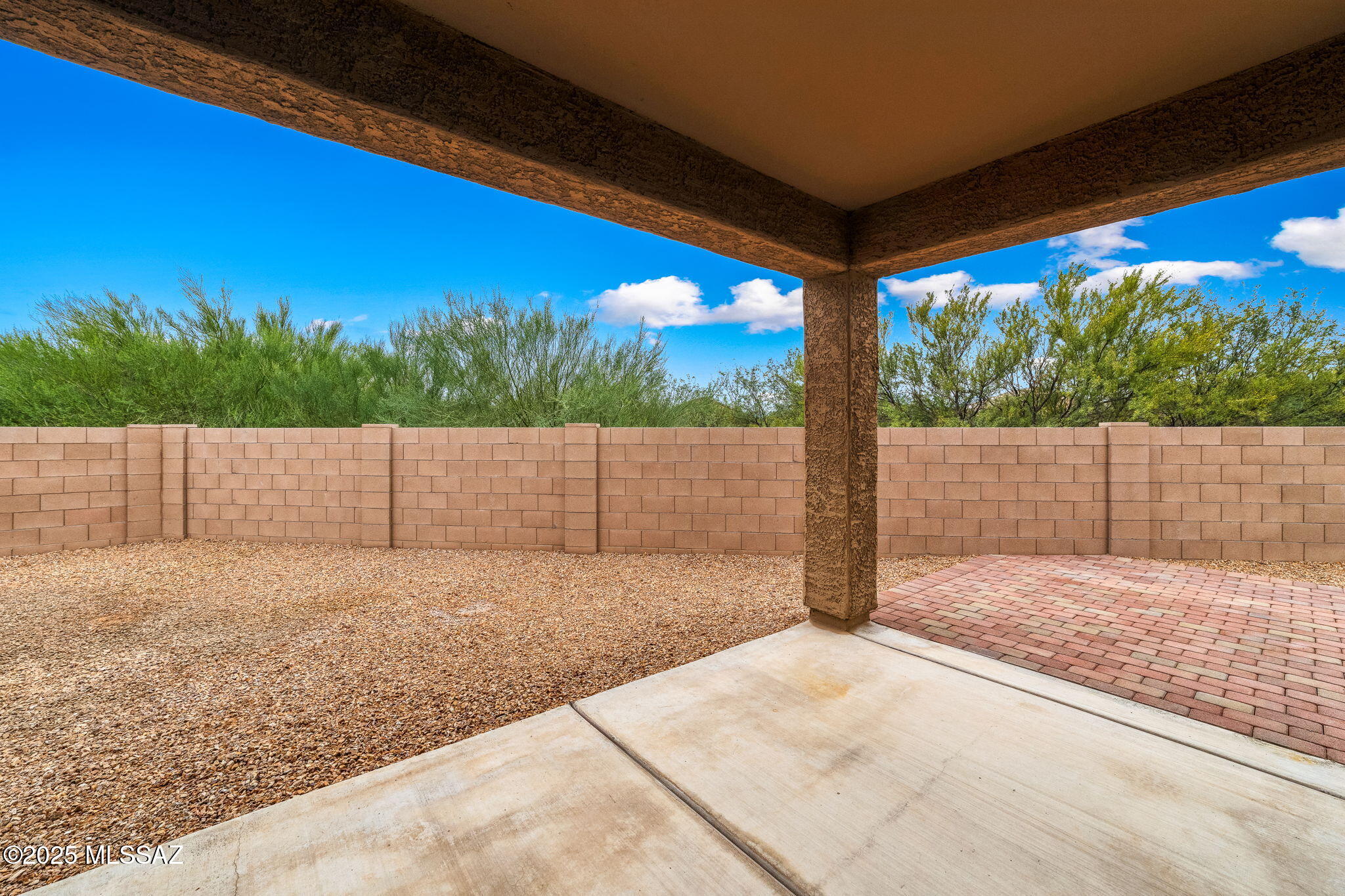 1121 W Meadow Groves Place