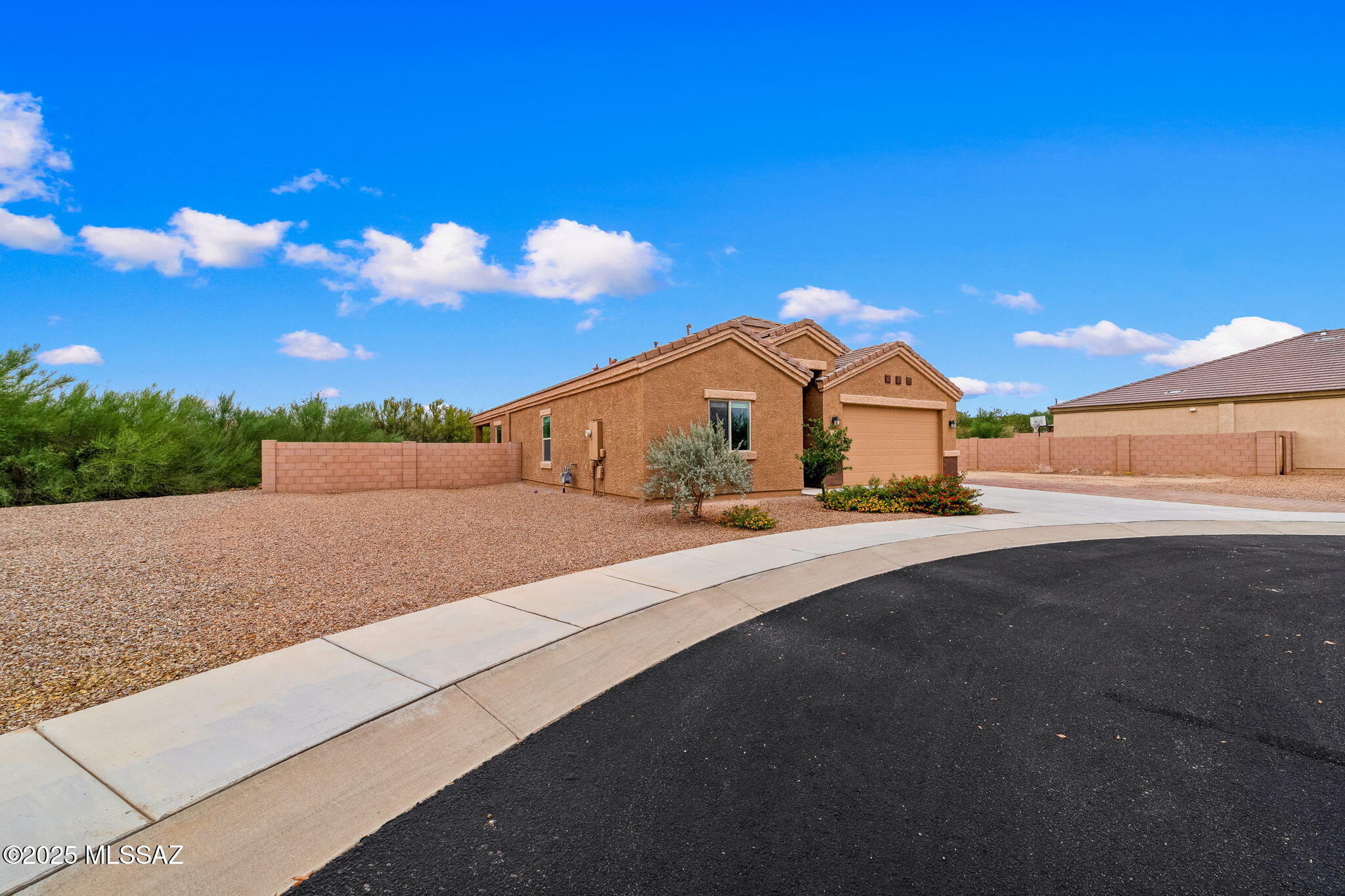 1121 W Meadow Groves Place