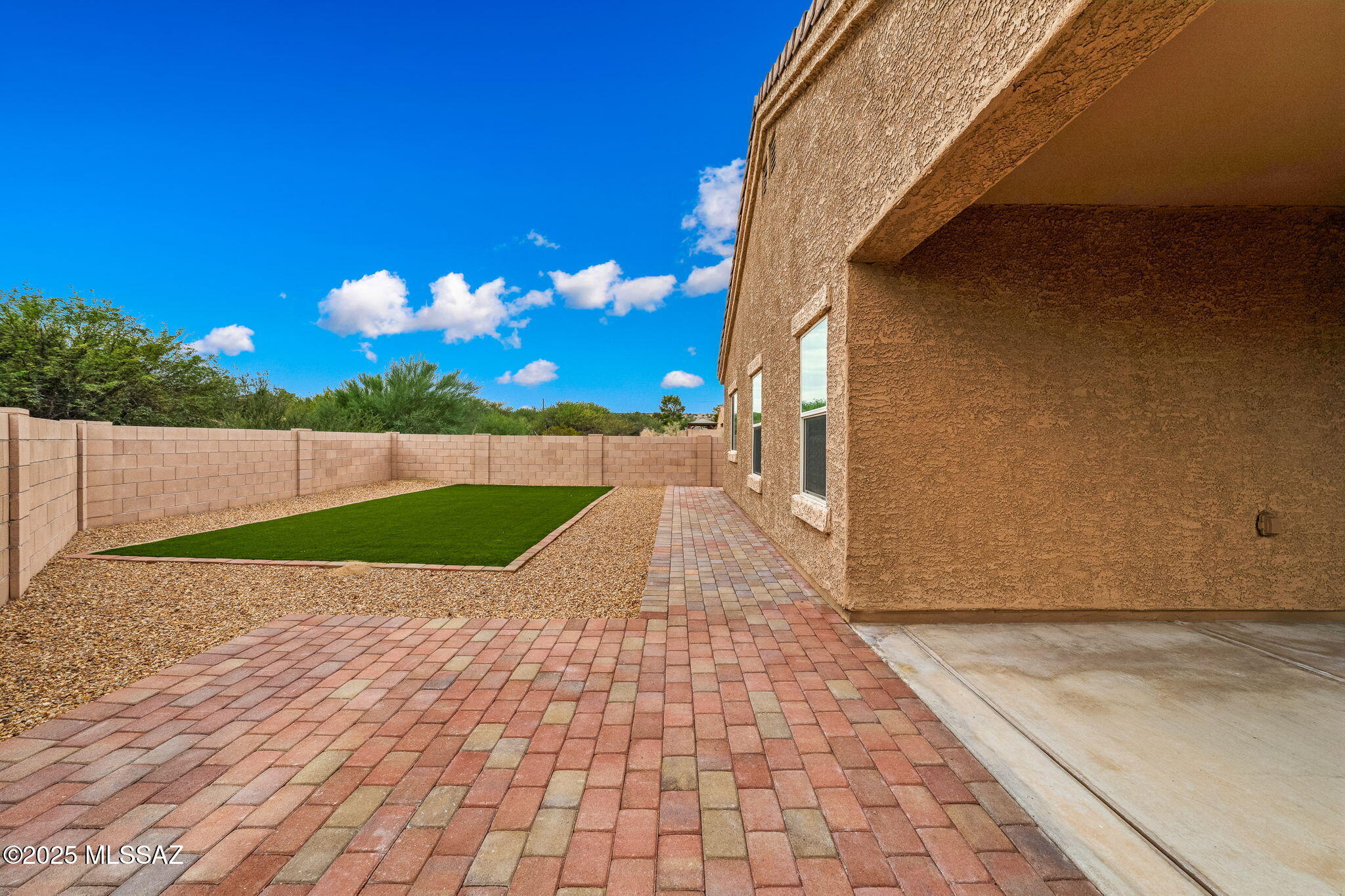 1121 W Meadow Groves Place