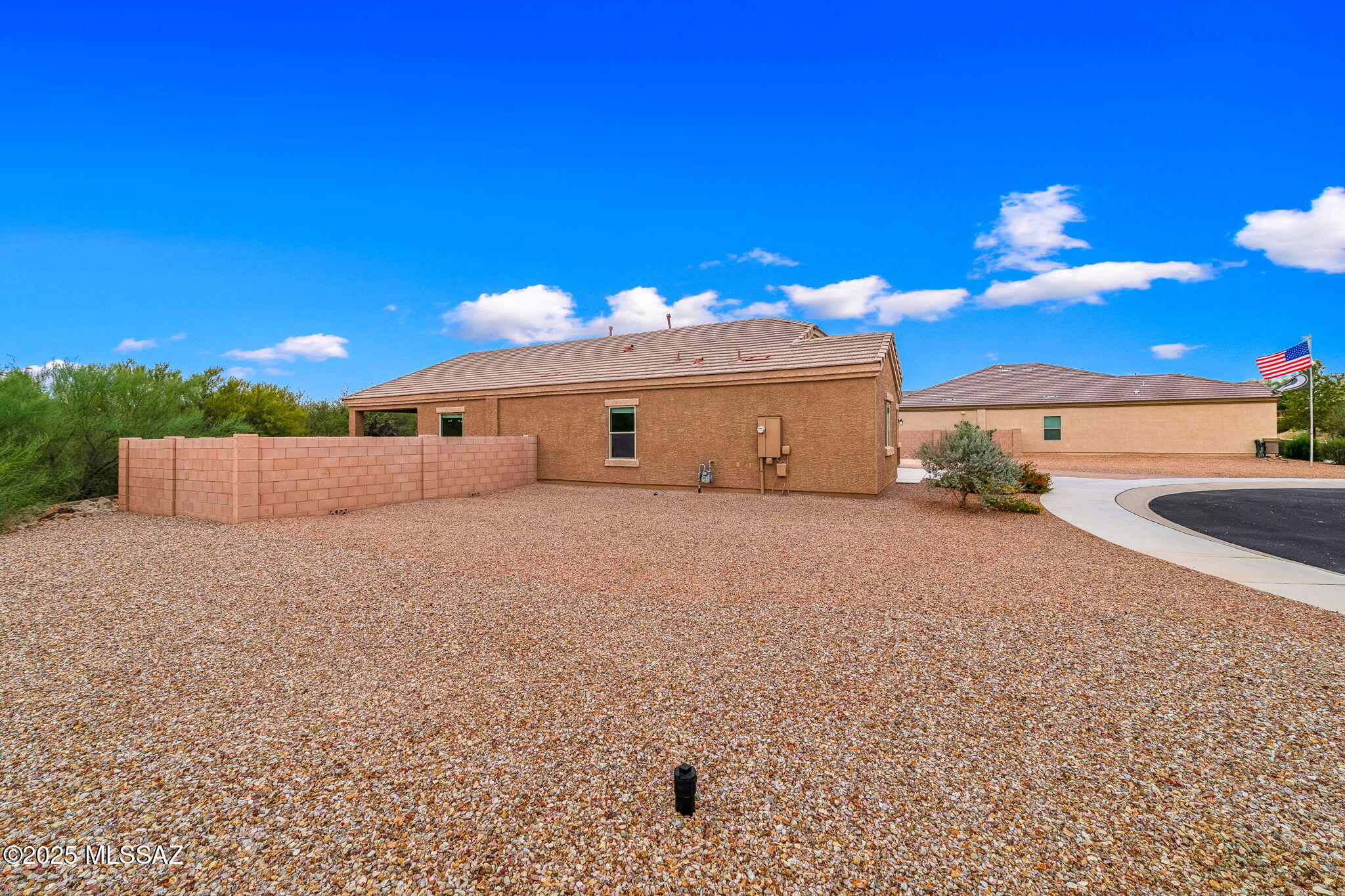 1121 W Meadow Groves Place