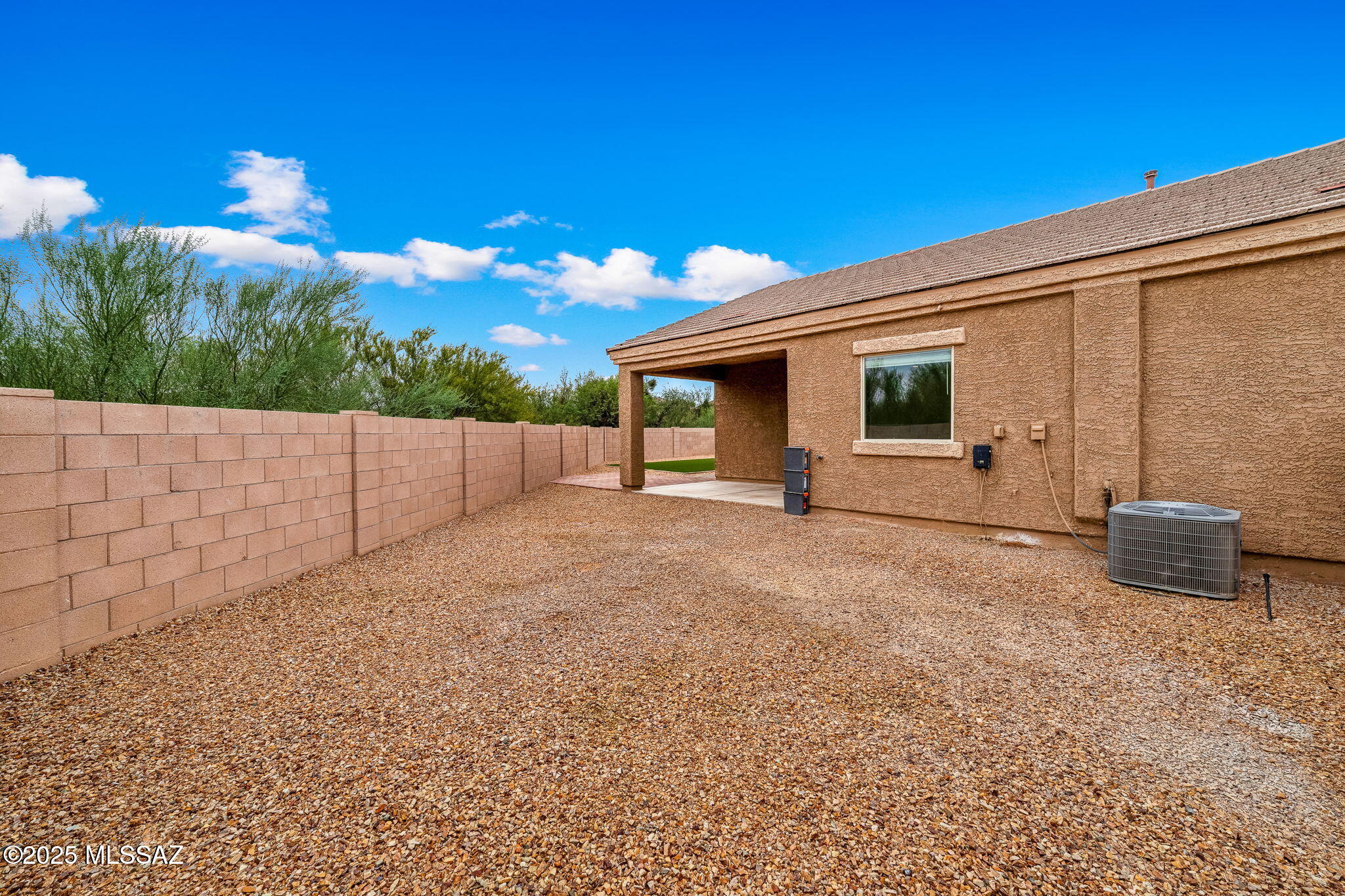 1121 W Meadow Groves Place