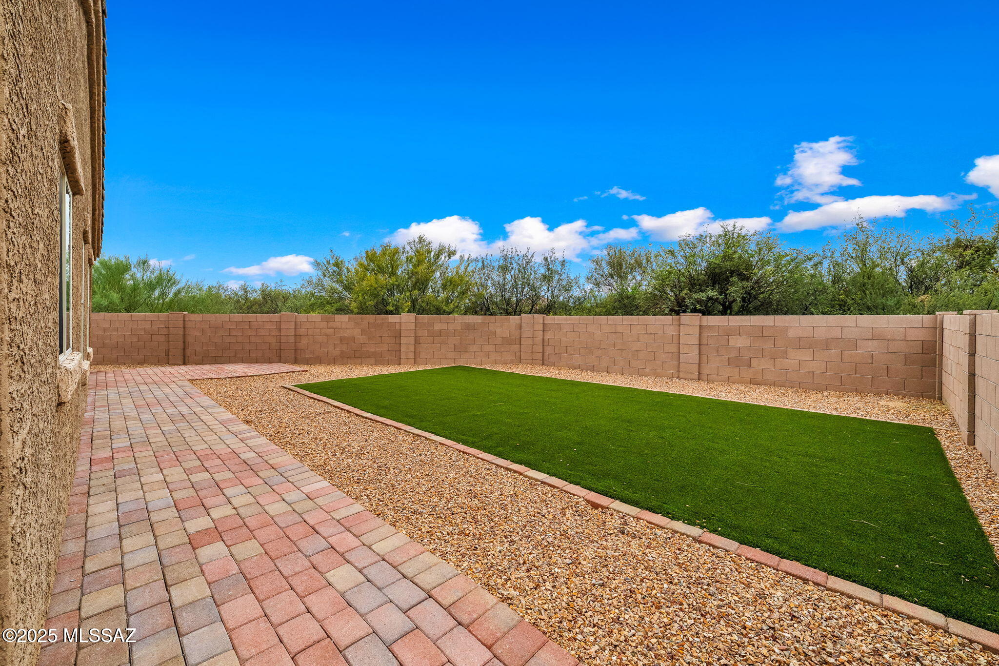 1121 W Meadow Groves Place