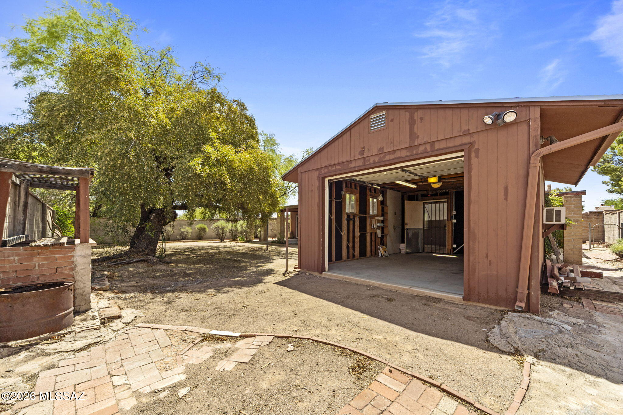 2942 W Vermont Street