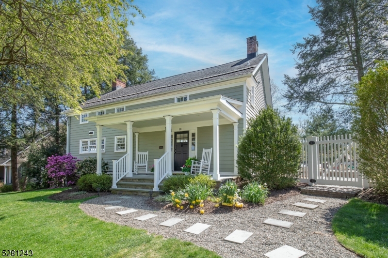18 Jackson Ave