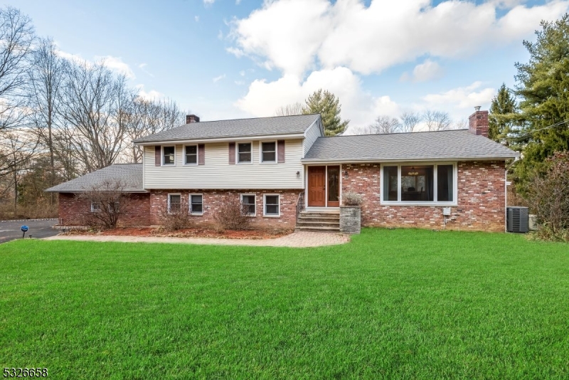 257 Lyons Rd