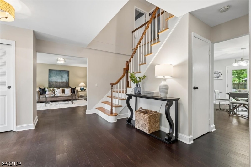5 Blanchet Ct