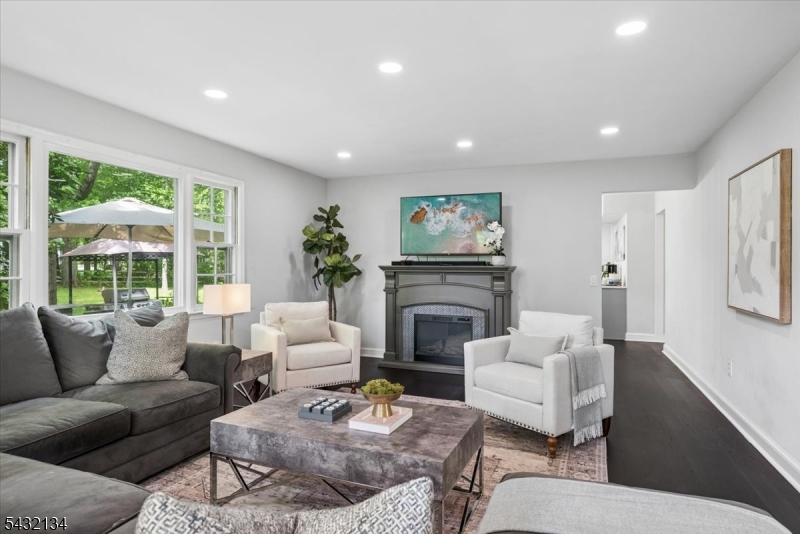 5 Blanchet Ct