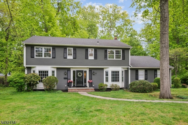 5 Blanchet Ct