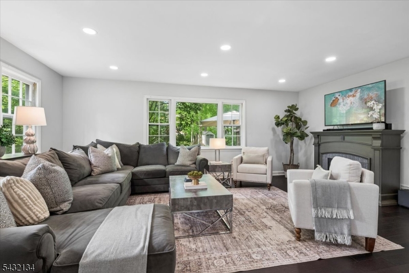 5 Blanchet Ct
