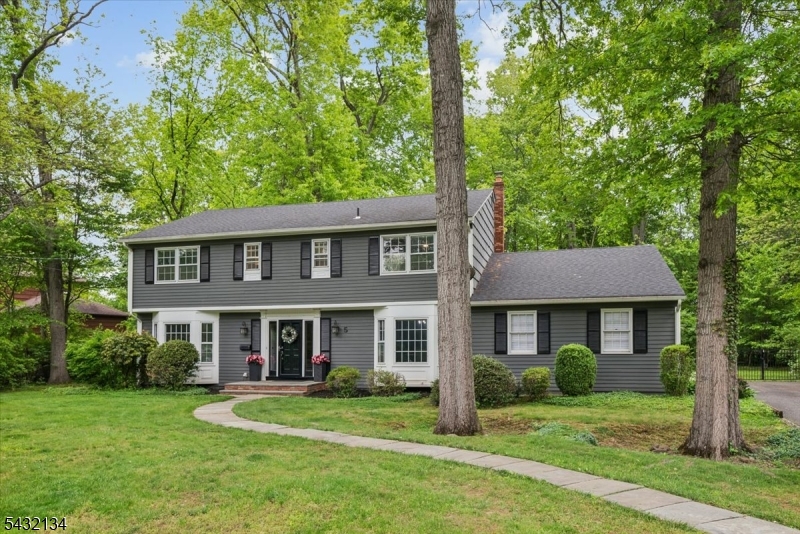 5 Blanchet Ct
