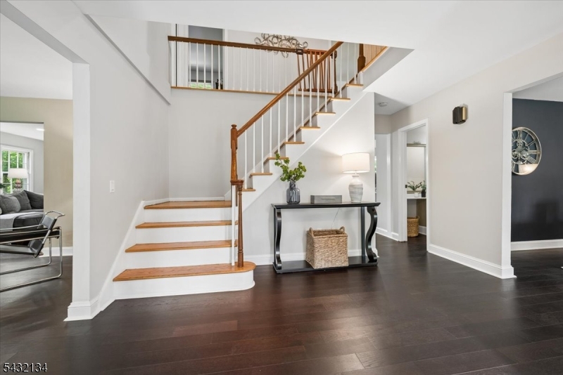 5 Blanchet Ct
