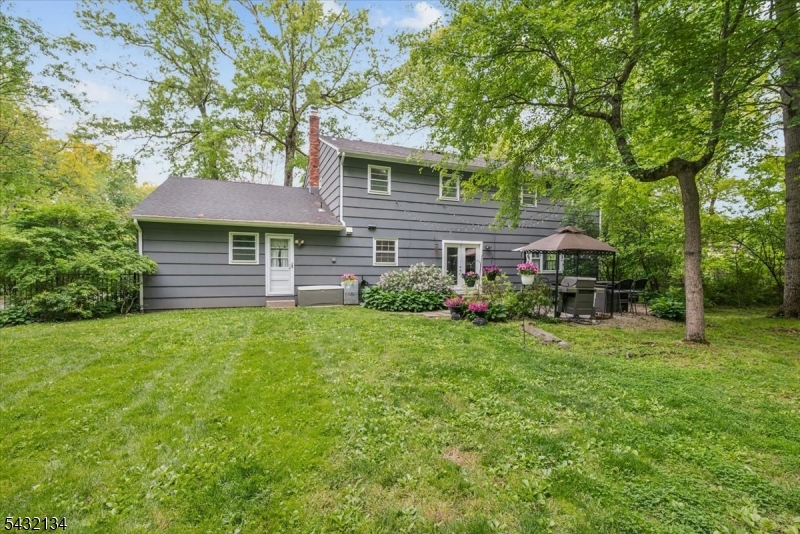 5 Blanchet Ct