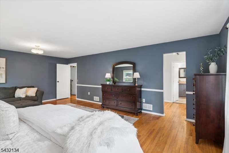 5 Blanchet Ct
