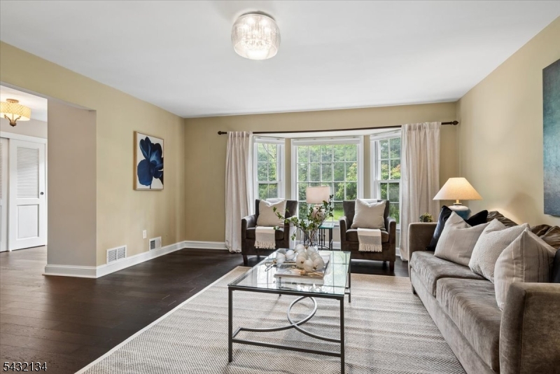 5 Blanchet Ct