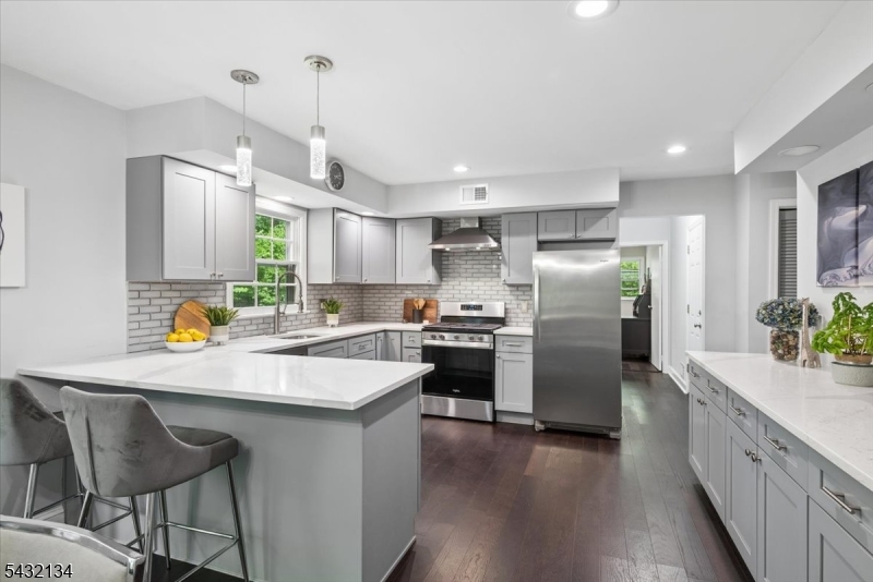 5 Blanchet Ct