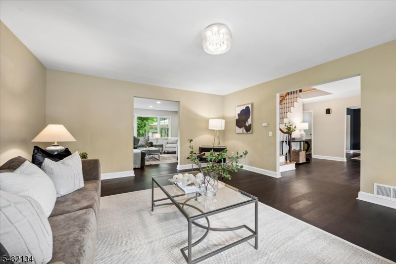 5 Blanchet Ct