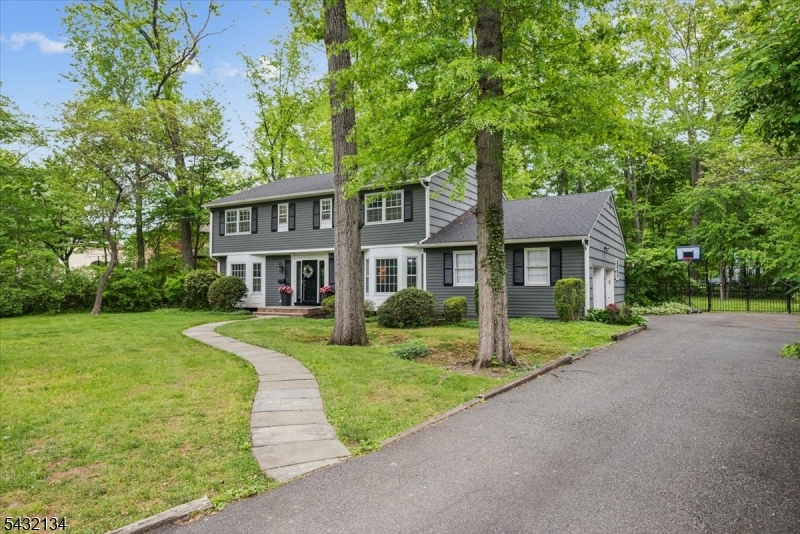 5 Blanchet Ct