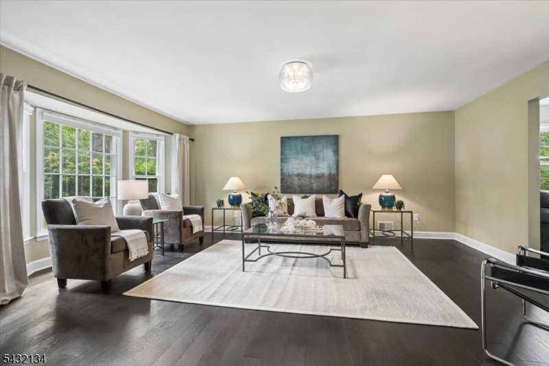 5 Blanchet Ct