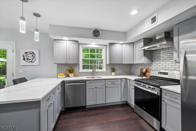 5 Blanchet Ct