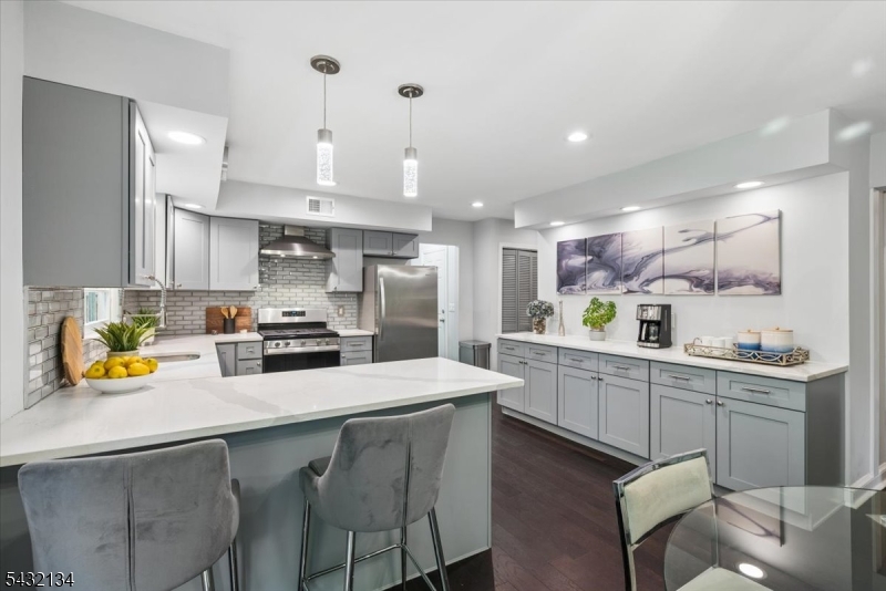 5 Blanchet Ct
