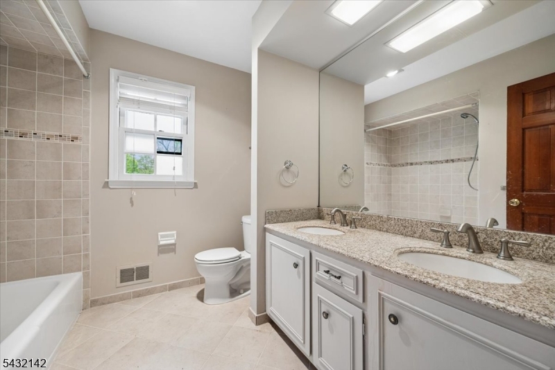 48 Walnut Cir