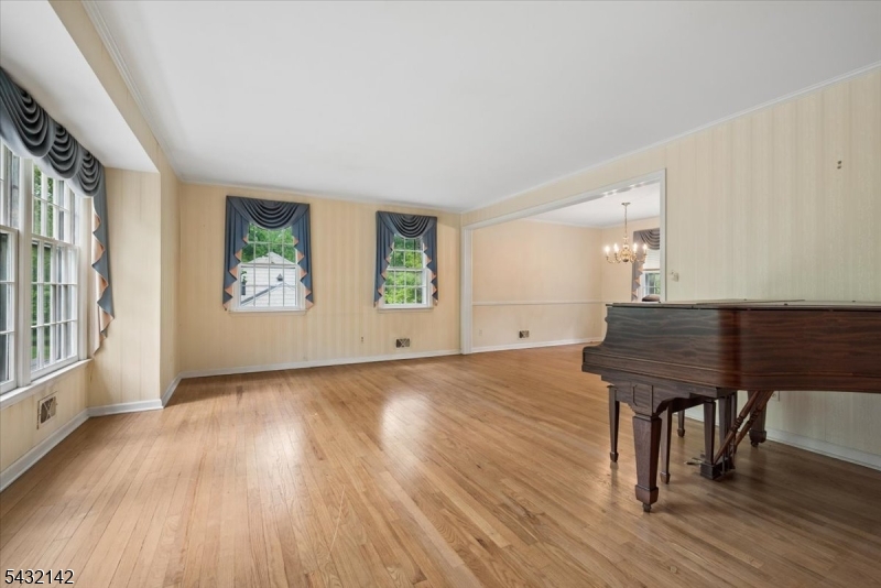 48 Walnut Cir
