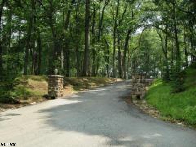 19 Exmoor Dr