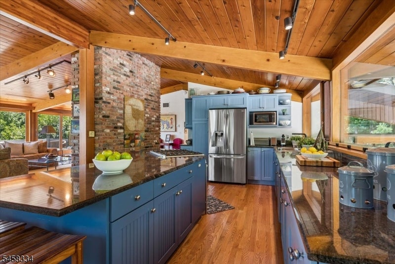 15 Palatine Rd
