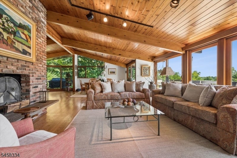 15 Palatine Rd