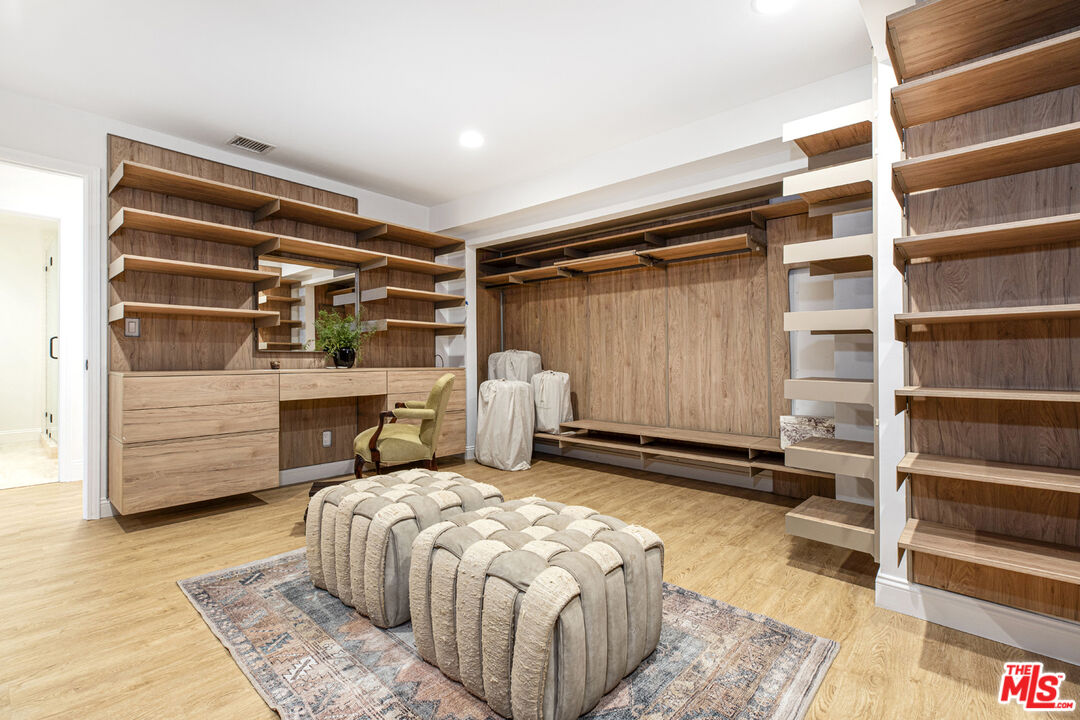1411 Wellesley Dr