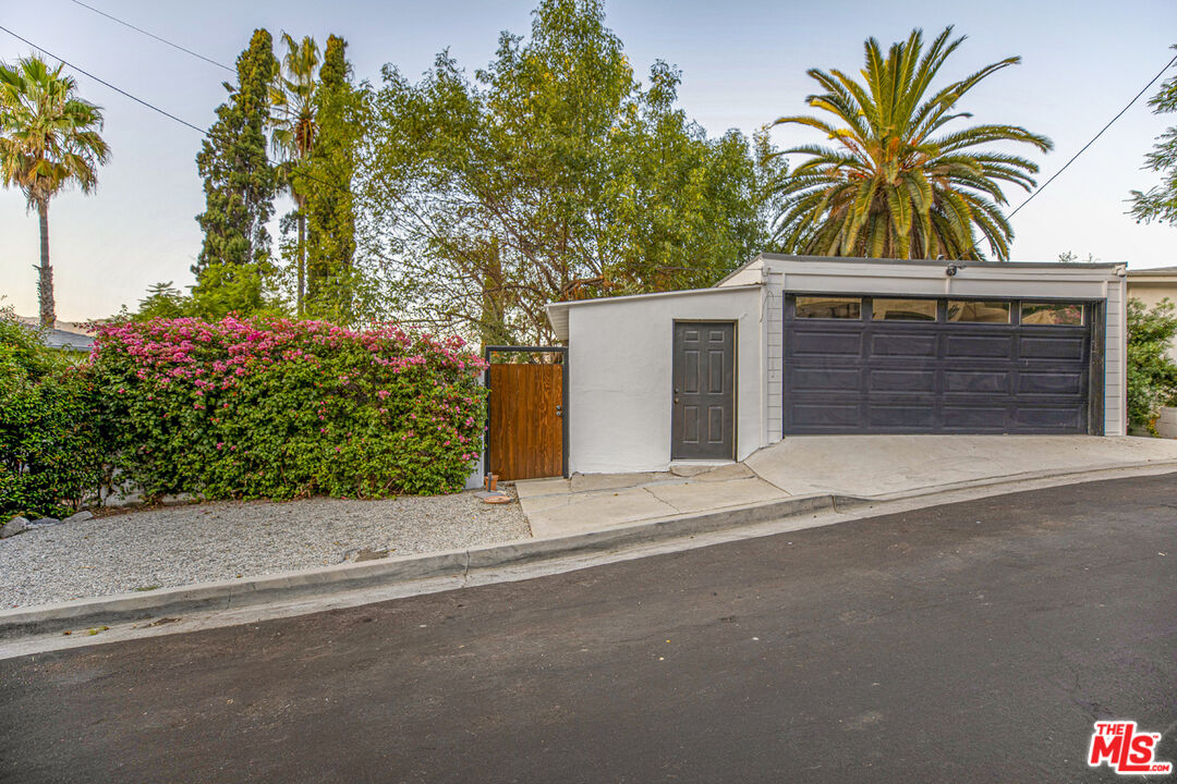 1411 Wellesley Dr