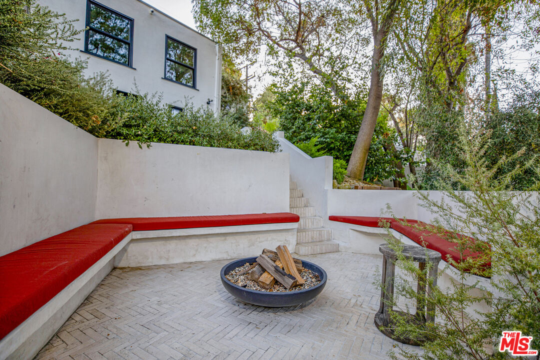 1411 Wellesley Dr