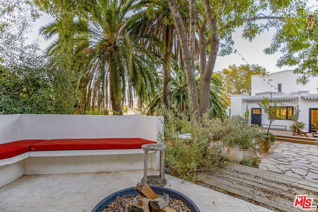 1411 Wellesley Dr