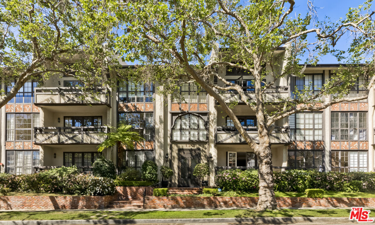 133 S Oakhurst Dr Unit: 205