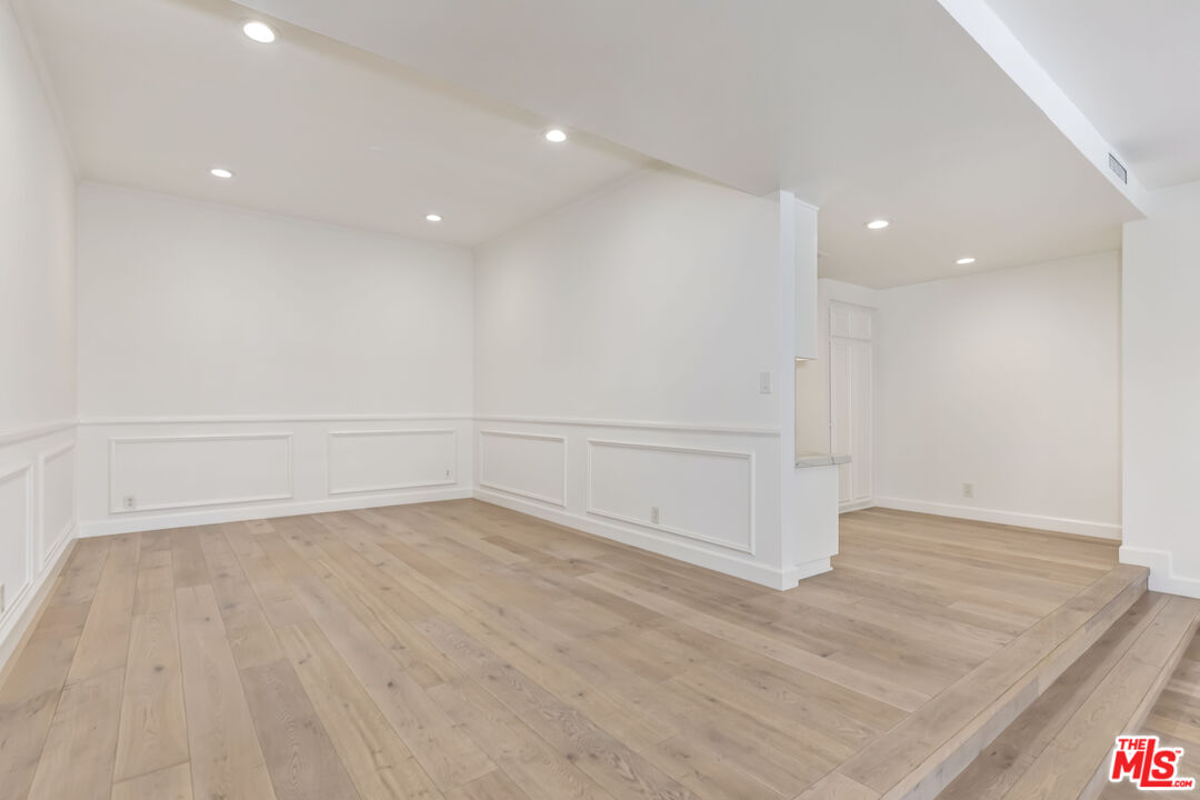 133 S Oakhurst Dr Unit: 205