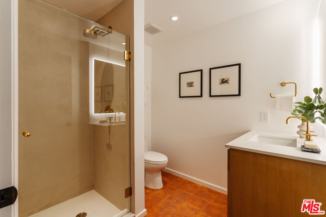423 Arnaz Dr Unit: 203