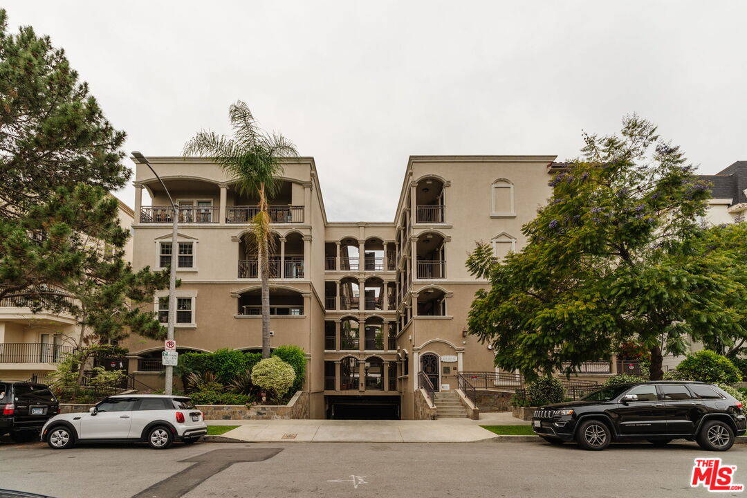 423 Arnaz Dr Unit: 203