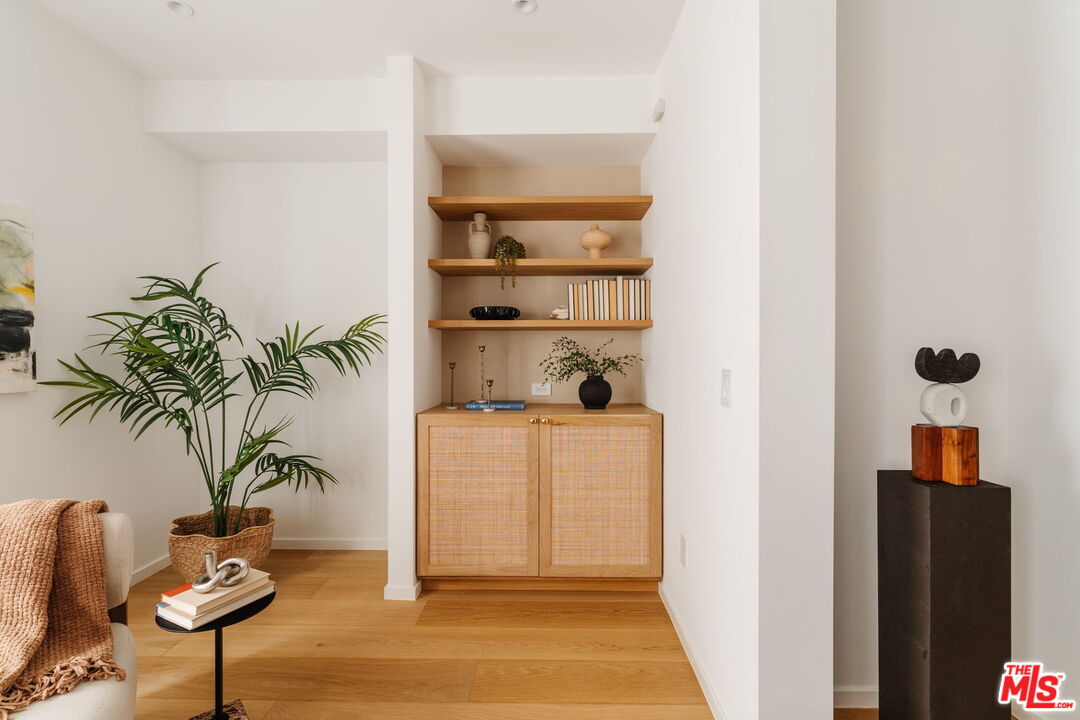 423 Arnaz Dr Unit: 203