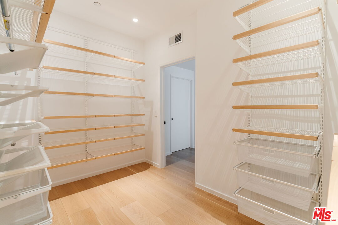 423 Arnaz Dr Unit: 203