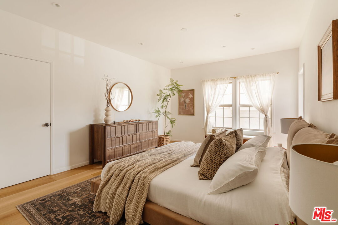 423 Arnaz Dr Unit: 203