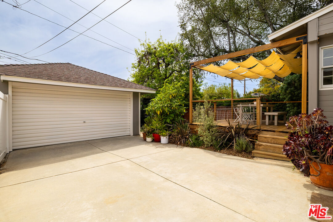 734 E Mendocino St